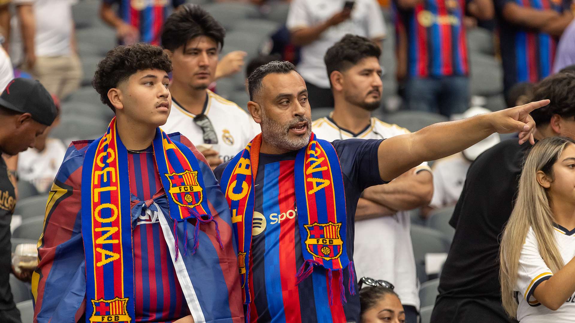 他的眼神流 他的眼神流